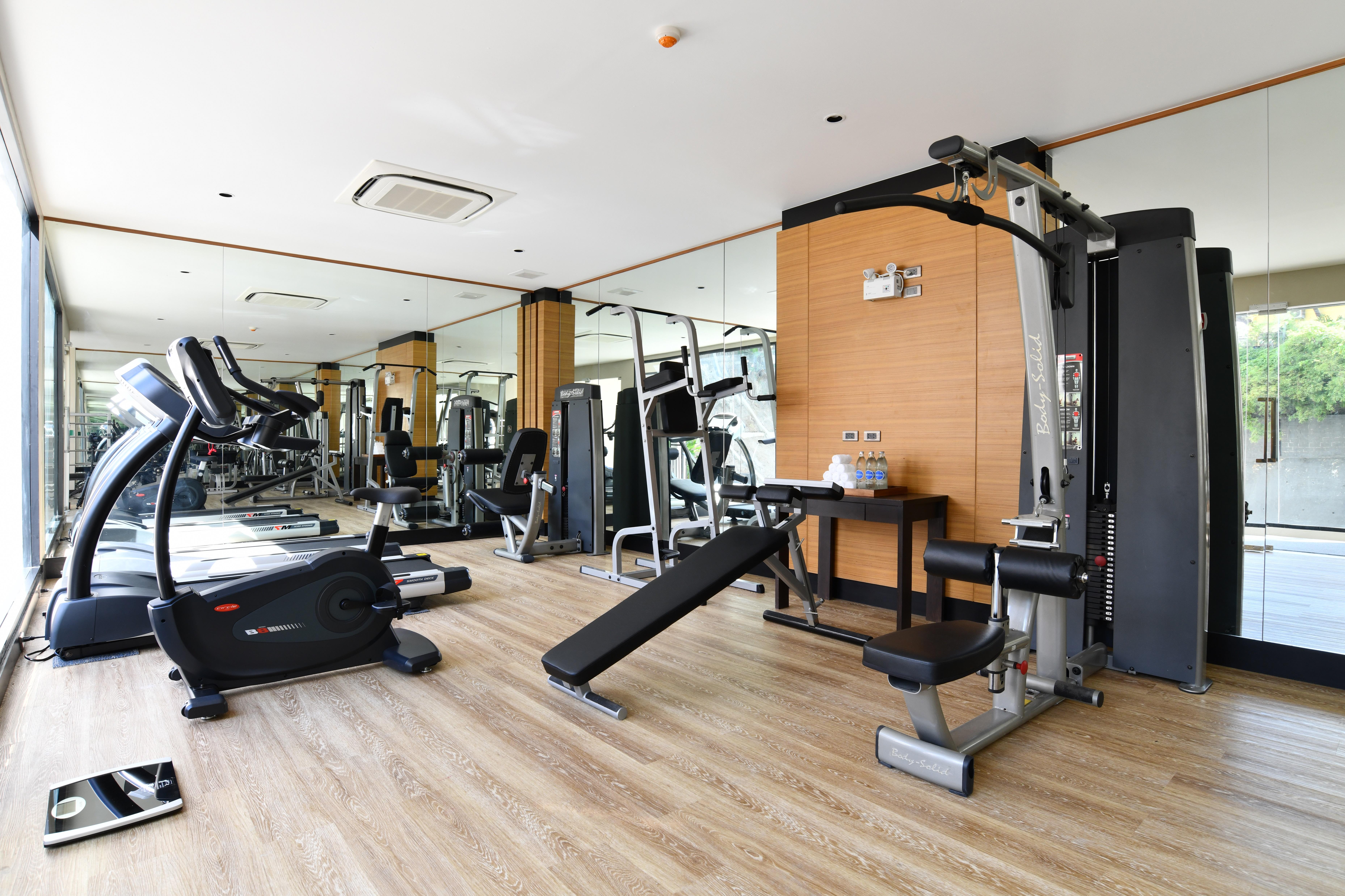 สกายวิว รีสอร์ต ภูเก็ต หาดป่าตอง Hotel Patong ภายนอก รูปภาพ A gym at a hotel